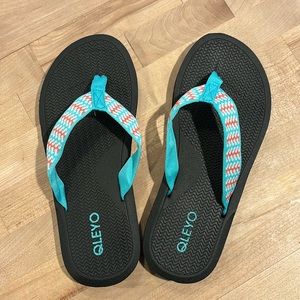 Women’s Flip Flops Mint and Peach Size 5